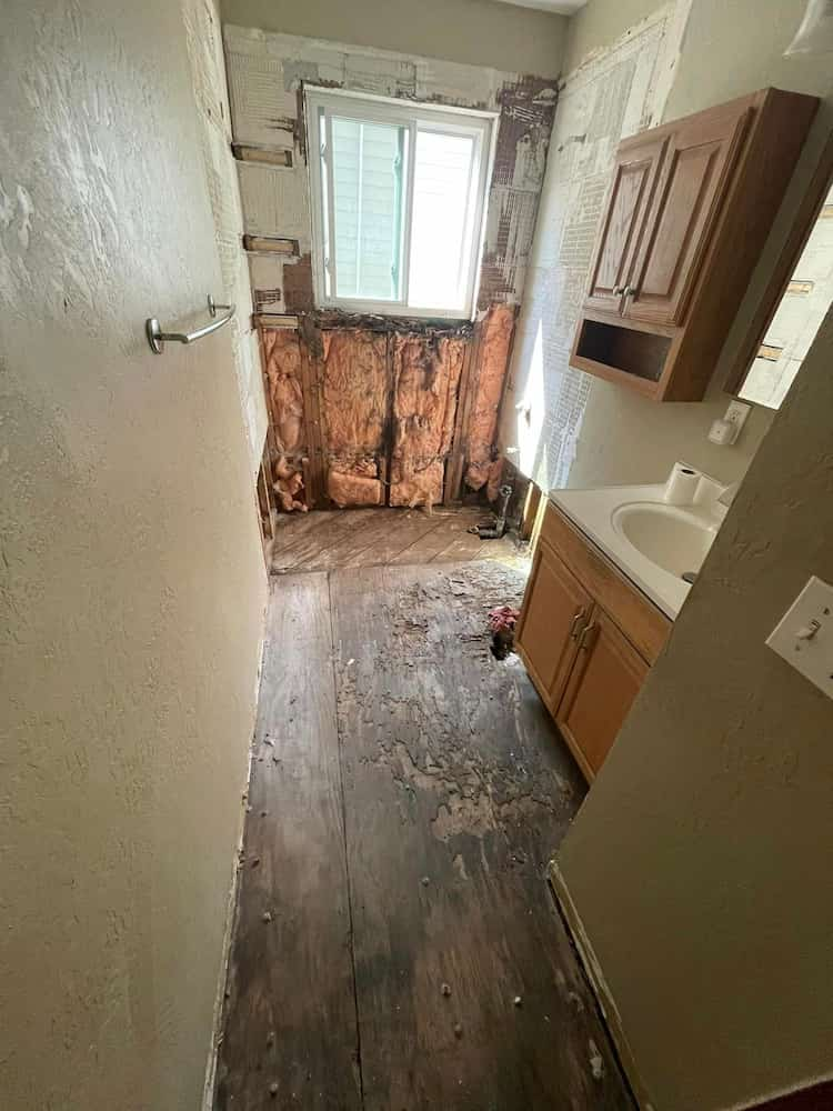 our services ko junk Removal bathroom demolition